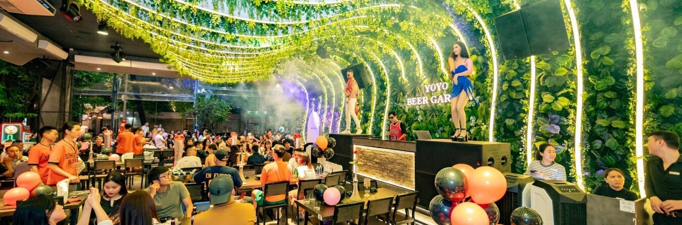 <div class='mota_sl'><a href='https://bookingservice.com.vn/yoyo-central-ho-con-rua.html' target='_blank'><h4>YOYO CENTRAL HỒ CON RÙA 1</h4></a><p><p>Booking ngay để được trải nghiệm ẩm thực siêu đặc sắc, cùng với âm thanh sống động và những vũ điệu độc đáo có 1 0 2 </p></p><a href='https://bookingservice.com.vn/yoyo-central-ho-con-rua.html' target='_blank'><p></p></a></div> YOYO CENTRAL HỒ CON RÙA 1